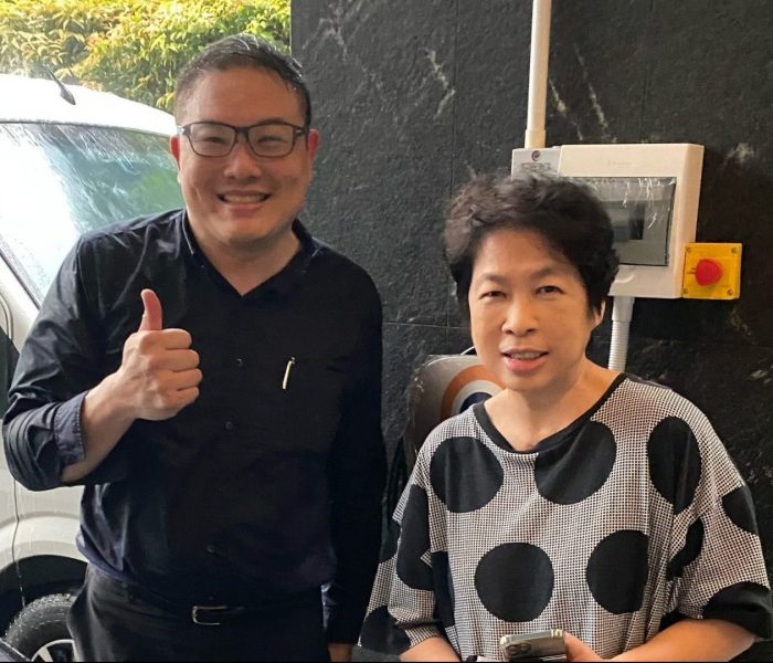 Ex MP Lim Hwee Hua with QuickCharge.sg